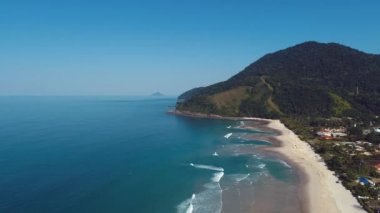 Maresias ve Pauba plajları havadan görünümü, Sao Sebastiao, Sao Paulo Kuzey Sahili, Brezilya. Tatil Seyahati. Seyahat yeri. Tropik manzara. Büyük manzara