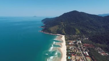 Maresias ve Pauba plajları havadan görünümü, Sao Sebastiao, Sao Paulo Kuzey Sahili, Brezilya. Tatil Seyahati. Seyahat yeri. Tropik manzara. Büyük manzara