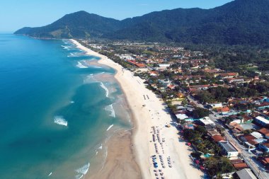 Maresias ve Pauba plajları havadan görünümü, Sao Sebastiao, Sao Paulo Kuzey Sahili, Brezilya. Tatil Seyahati. Seyahat yeri. Tropik manzara. Büyük manzara