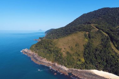 Maresias ve Pauba plajları havadan görünümü, Sao Sebastiao, Sao Paulo Kuzey Sahili, Brezilya. Tatil Seyahati. Seyahat yeri. Tropik manzara. Büyük manzara