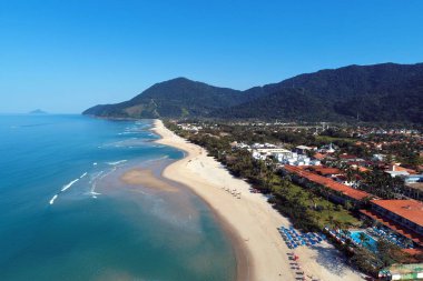 Maresias ve Pauba plajları havadan görünümü, Sao Sebastiao, Sao Paulo Kuzey Sahili, Brezilya. Tatil Seyahati. Seyahat yeri. Tropik manzara. Büyük manzara