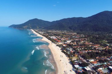 Maresias ve Pauba plajları havadan görünümü, Sao Sebastiao, Sao Paulo Kuzey Sahili, Brezilya. Tatil Seyahati. Seyahat yeri. Tropik manzara. Büyük manzara