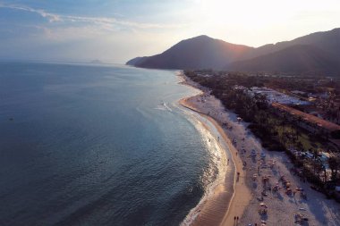 Maresias ve Pauba plajları havadan görünümü, Sao Sebastiao, Sao Paulo Kuzey Sahili, Brezilya. Tatil Seyahati. Seyahat yeri. Tropik manzara. Büyük manzara