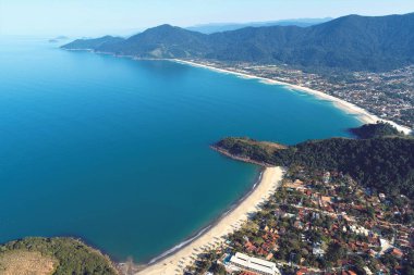 Maresias ve Pauba plajları havadan görünümü, Sao Sebastiao, Sao Paulo Kuzey Sahili, Brezilya. Tatil Seyahati. Seyahat yeri. Tropik manzara. Büyük manzara