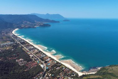 Maresias ve Pauba plajları havadan görünümü, Sao Sebastiao, Sao Paulo Kuzey Sahili, Brezilya. Tatil Seyahati. Seyahat yeri. Tropik manzara. Büyük manzara