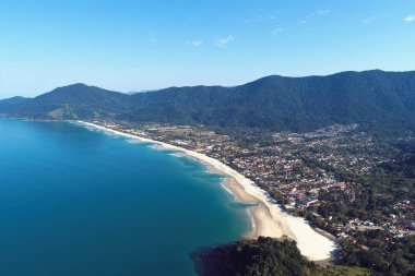 Maresias ve Pauba plajları havadan görünümü, Sao Sebastiao, Sao Paulo Kuzey Sahili, Brezilya. Tatil Seyahati. Seyahat yeri. Tropik manzara. Büyük manzara