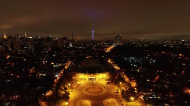 Pacaembu Stadyumu ve Charles Miller Meydanı havadan görünümü, Sao Paulo, Brezilya. Muhteşem manzara. Sao Paulo'nun ünlü kamusal alanları