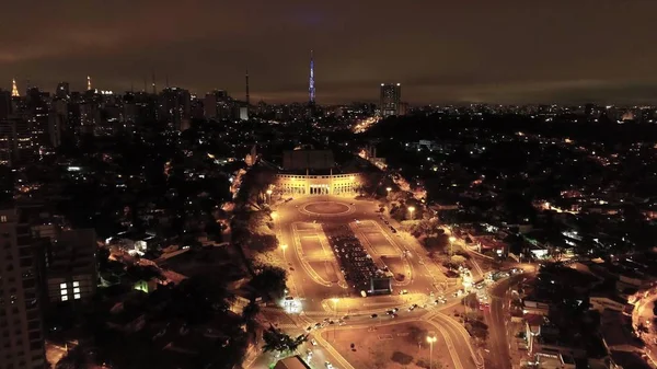巴西圣保罗著名公共场所的夜景 美丽的风景 Pacaembu大道区和Charles Miller广场 — 图库照片