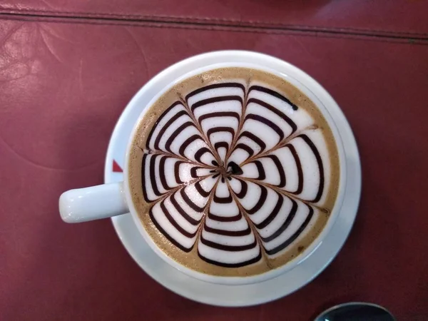 Beau Capucin Décoré Dans Tasse Scène Gastronomique Paysages Boulangerie Belle — Photo