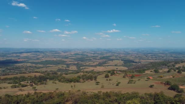 Veduta Aerea Skyline Sulla Vetta Della Montagna Con Bella Giornata — Video Stock