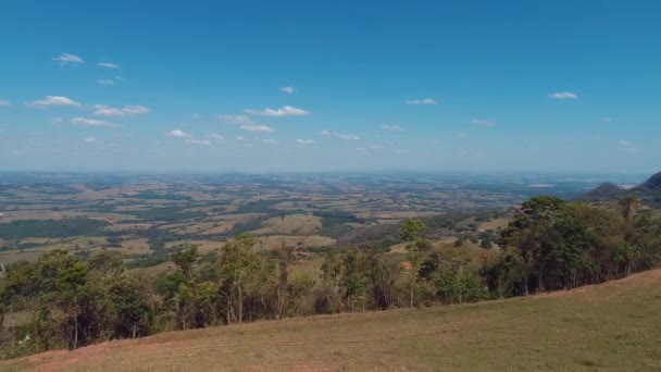 Вид Воздуха Горизонт Вершину Горы Прекрасным Днем Большой Пейзаж — стоковое видео