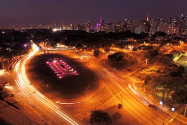 Geceleri Ibirapuera 'nın Parkı' nın havadan görünüşü, Sao Paulo, Brezilya. Harika manzara.. 
