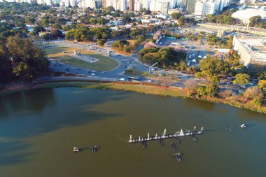 Güzel bir günde Ibirapuera 'nın Parkı' nın havadan görünüşü, Sao Paulo Brezilya. Harika manzara.. 