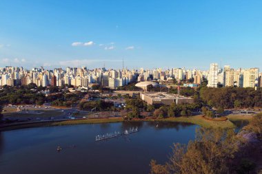 Güzel bir günde Ibirapuera 'nın Parkı' nın havadan görünüşü, Sao Paulo Brezilya. Harika manzara.. 