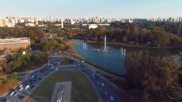 美しい日 サンパウロブラジルでのイビラプエラ公園の空中ビュー 素晴らしい風景 — ストック動画