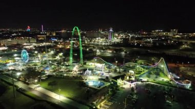 Universal Orlando 'nun Şehir Yürüyüşü' nün havadan görünüşü. Theme Parks 'ın muhteşem manzarası. Orlando, Florida, Amerika Birleşik Devletleri