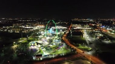 Universal Orlando 'nun Şehir Yürüyüşü' nün havadan görünüşü. Theme Parks 'ın muhteşem manzarası. Orlando, Florida, Amerika Birleşik Devletleri