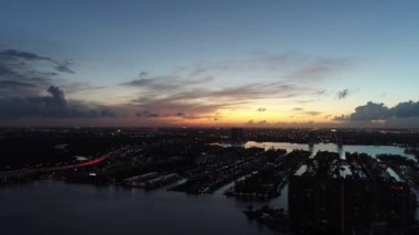 Deniz manzaralı gün batımı. Sunny Isles, Miami, ABD. Harika bir manzara. Tatil seyahati. Tropik seyahat.