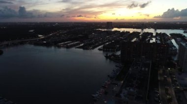 Deniz manzaralı gün batımı. Sunny Isles, Miami, ABD. Harika bir manzara. Tatil seyahati. Tropik seyahat.