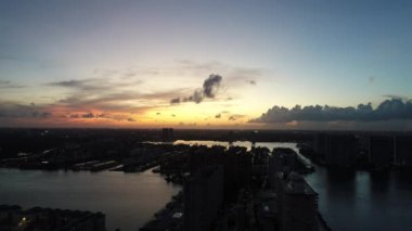 Deniz manzaralı gün batımı. Sunny Isles, Miami, ABD. Harika bir manzara. Tatil seyahati. Tropik seyahat.
