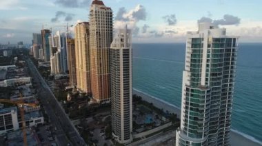 Deniz manzaralı gün batımı. Sunny Isles, Miami, ABD. Harika bir manzara. Tatil seyahati. Tropik seyahat.
