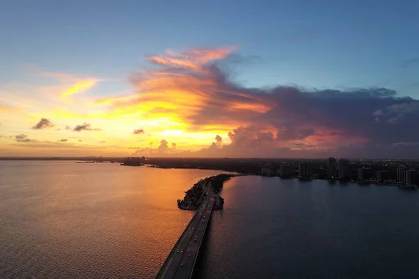 Αεροφωτογραφία Του Ηλιοβασιλέματος Στον Κόλπο Μπισκέιν Μαϊάμι Ηνωμένες Πολιτείες Υπέροχο — Φωτογραφία Αρχείου