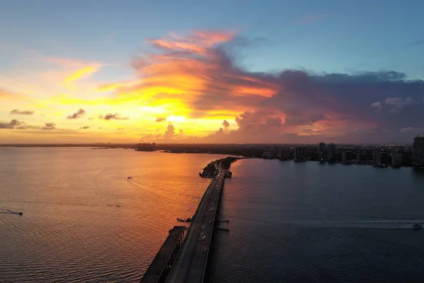 Αεροφωτογραφία Του Ηλιοβασιλέματος Στον Κόλπο Μπισκέιν Μαϊάμι Ηνωμένες Πολιτείες Υπέροχο — Φωτογραφία Αρχείου