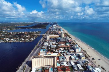 Hollywood Sahili 'nin havadan görünüşü, Miami, ABD. Harika bir manzara. Tatil seyahati. Seyahat yerleri.