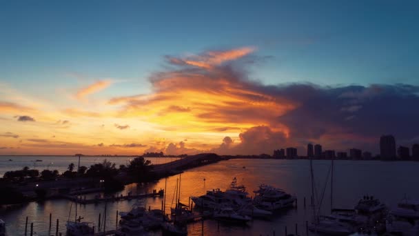 Αεροφωτογραφία Του Ηλιοβασιλέματος Στον Κόλπο Μπισκέιν Μαϊάμι Ηνωμένες Πολιτείες Υπέροχο — Αρχείο Βίντεο