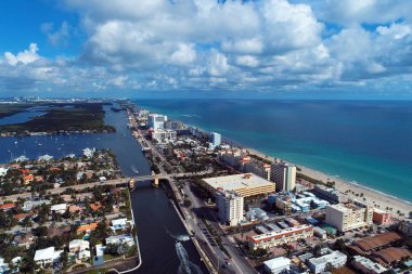 Hollywood Sahili 'nin havadan görünüşü, Miami, ABD. Harika bir manzara. Tatil seyahati. Seyahat yerleri.