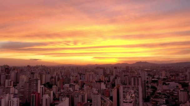Πανοραμική Θέα Του Ηλιοβασιλέματος Στη Σκηνή Της Ζωής Της Πόλης — Αρχείο Βίντεο