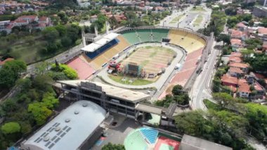 Pacaembu Spor Stadyumu Coronavirus, Sao Paulo, Brezilya. Şehir manzarasının havadan manzarası. Sao Paulo, Brezilya. Şehir hayatı. Şehir merkezindeki hayat sahnesi. Pacaembu Stadyumu. Charles Miller Meydanı hava görüntüsü 