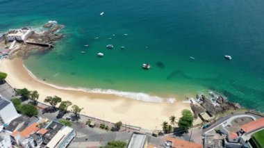 Cennet sahili manzarası, Salvador, Bahia, Brezilya. Salvador, Bahia, Brezilya 'daki hava manzarası. Deniz manzaralı bir yer. Cennet sahili, Salvador, Bahia, Brezilya. Kumsal. Deniz manzaralı. Deniz manzarası. Cennet sahili manzarası.