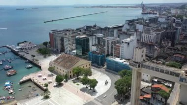 Lacerda Asansör manzaralı, Salvador, Bahia, Brezilya. Tropik seyahat rotası. Sahil şehri. Plaj sahnesi. Lacerda Asansör Manzarası, Salvador, Bahia. Brezilya. Kıyı şehri manzarası. Sahil hayatı sahnesi. Lacerda Asansör sahnesi. Sahil şehri manzarası. Plaj manzaralı.