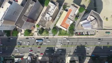 Sao Paulo, Brezilya, Santos plajının şehir manzarası. Binaların manzarası. Sahil şehrinin sahil manzarası. Santos, Sao Paulo, Brezilya 'daki binalar. Sahil manzarası. Sahil şehri manzarası. Şehir merkezindeki binalar manzaralı. Santos 'taki sahil kıyısında..