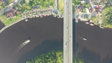 Rio Preto 'nun Itanhaem kıyı şehri Sao Paulo, Brezilya' daki hava manzarası. Rio Preto, Itanhaem, Sao Paulo 'daki köprü manzarası. Itanhaem 'de köprü manzarası. Viyadük manzaralı. Köprü sahnesi. Viyana manzaralı. Rio Preto manzarası. Kıyı nehri manzarası..