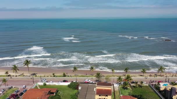 ブラジルのサンパウロの沿岸都市 Itanhaemのビーチの風景 ブラジル サンパウロのItanhaemのビーチフロント ビーチビュー 素晴らしい海の景色 ブラジルのサンパウロ州イタネームのパラダイアックビーチのビーチフロント 青い海の沿岸都市の風景 — ストック動画