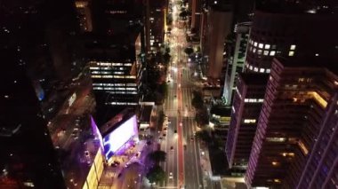 Sao Paulo, Brezilya. Geceleri Paulista Bulvarı manzarasını aydınlatırdı. Şehir manzarası. Sao Paulo, Brezilya. Geceleri Paulista Bulvarı manzarasını aydınlatırdı. Harika bir şehir manzarası. Sao Paulo, Brezilya. Geceleri Paulista Bulvarı manzarasını aydınlatırdı. Harika bir manzara..