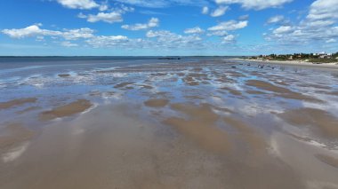 Maranhao Brezilya 'daki Tutoia' da sahil manzarası. Sahil Skyline. Doğa Düşük Dalga. Yaz Gezisi. Maranhao Brezilya 'daki Tutoia' da sahil manzarası. Tropikal Manzara.