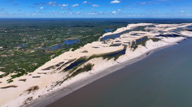 Maranhao Brezilya 'daki Tutoia' da sahil manzarası. En Büyük Nehir Deltası. Kıyı Kenti manzarası. Maranhao 'daki sahil manzarası. Riverside Sahnesi. Doğa Arkaplanı. Seyahat güzergahı. Brezilya Kuzeydoğu.