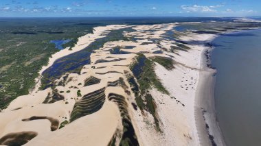 Tutoia Skyline, Tutoia, Brezilya 'da. Amerika 'nın Brezilya Deltası. Riverside City 'de. Maranhao 'daki Tutoia Skyline. Doğa manzarası. Adalar Ağı Su Yolları. Turizm Seyahati.