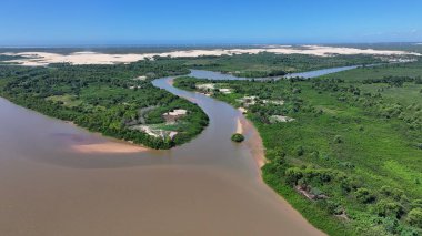 Parnaiba Delta Piaui Brezilya 'da Parnaiba' da. Doğa Manzarası. Amerika 'nın Brezilya Deltası. Piaui 'de Parnaiba Delta. Sarmal Nehir. Plaj manzarası. Tatil seyahatleri. Brezilya Kuzeydoğu.