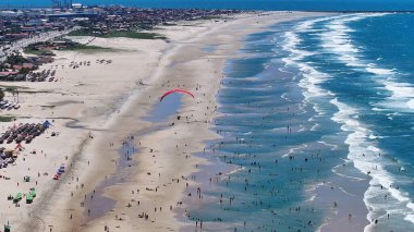 Fortaleza Ceara Brezilya 'da geçit töreni. Idyllic Plajı. Doğa manzarası. Ceara Brezilya. Turizm arka planı. Fortaleza Ceara Brezilya 'da geçit töreni. Gelecek Sahili.