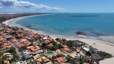 Piaui Brezilya 'daki Luis Correia' da Coqueiro Plajı. Plaj manzarası. Doğa Deniz Burnu. Seyahat güzergahı. Piaui Brezilya 'daki Luis Correia' da Coqueiro Plajı. Turkuaz Su.