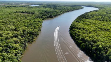 Brezilya Maranhao 'daki Araioses' de Parnaiba Delta. Doğa Manzarası. Amerika 'nın Brezilya Deltası. Maranhao 'daki Parnaiba Delta. Sarmal Nehir. Plaj manzarası. Tatil seyahatleri. Brezilya Kuzeydoğu.