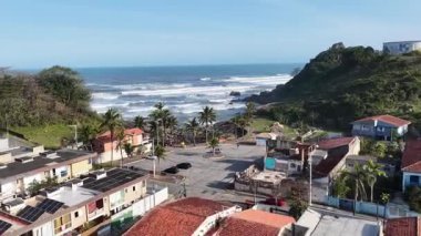 Anchieta Yatağı Sao Paulo Brezilya 'da Itanhaem' de. Sahil Skyline. Şehir merkezindeki şehir manzarası. Yaz Gezisi. Anchieta Yatağı Sao Paulo Brezilya 'da Itanhaem' de. Deniz Burnu Sahnesi.