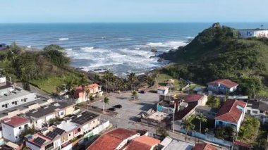 Anchieta Yatağı Sao Paulo Brezilya 'da Itanhaem' de. Sahil Skyline. Şehir merkezindeki şehir manzarası. Yaz Gezisi. Anchieta Yatağı Sao Paulo Brezilya 'da Itanhaem' de. Deniz Burnu Sahnesi.