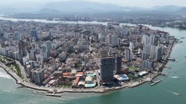 Santos Skyline Sao Paulo Brezilya 'da. Plaj manzarası. Şehir merkezindeki deniz manzarası. Seyahat güzergahı. Santos Skyline Sao Paulo Brezilya 'da. Turizm Skyline.
