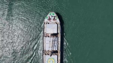 Sao Paulo Brezilya 'daki Santos Kargo Gemisi. Santos Limanı Sahnesi. Kargo gemisi. Deniz Taşımacılığı. Kargo gemisi Santos 'ta. Yük Gemisi Yelkenciliği.