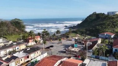 Anchieta Yatağı Sao Paulo Brezilya 'da Itanhaem' de. Sahil Skyline. Şehir merkezindeki şehir manzarası. Yaz Gezisi. Anchieta Yatağı Sao Paulo Brezilya 'da Itanhaem' de. Deniz Burnu Sahnesi.
